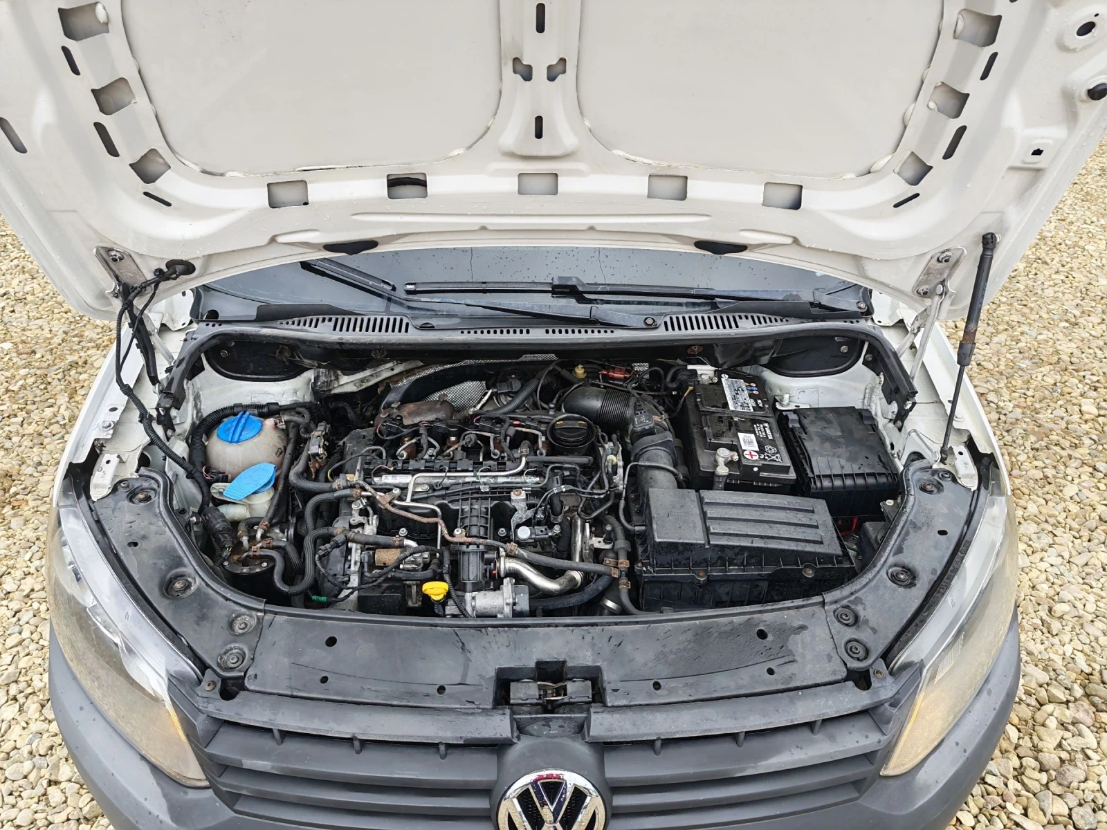 VW Caddy 1.6 TDI , снимка 15 - Автомобили и джипове - 53939590