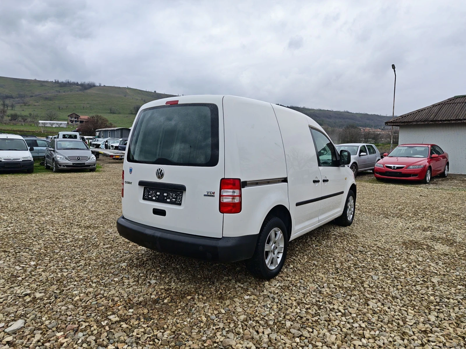 VW Caddy 1.6 TDI , снимка 4 - Автомобили и джипове - 53939590