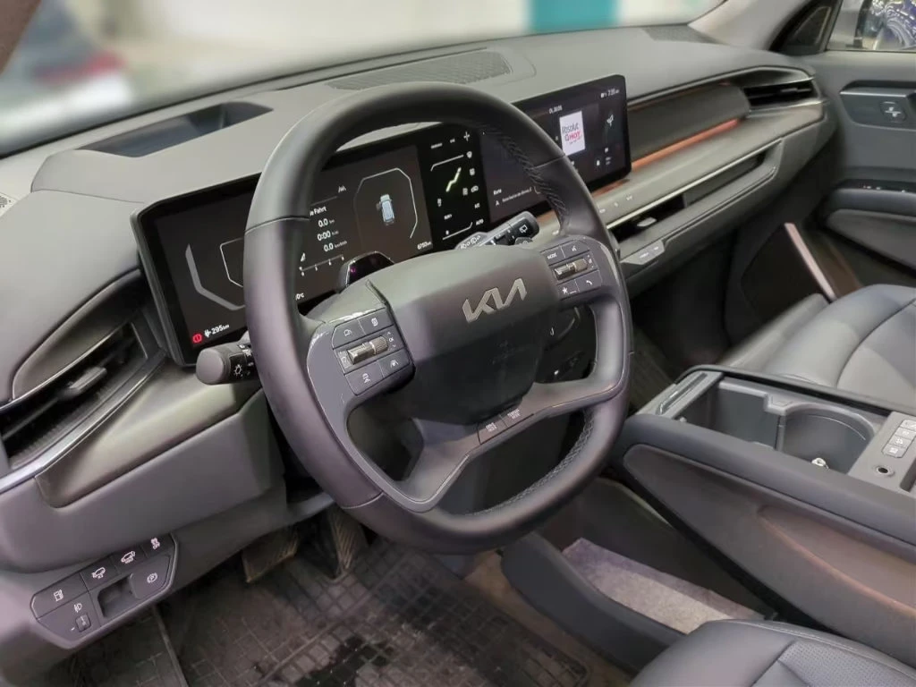 Kia EV9 COMFORT/385HP/7S/MASSAGE/AWD/360/AHK/HUD/MEMO/132q, снимка 8 - Автомобили и джипове - 54120295