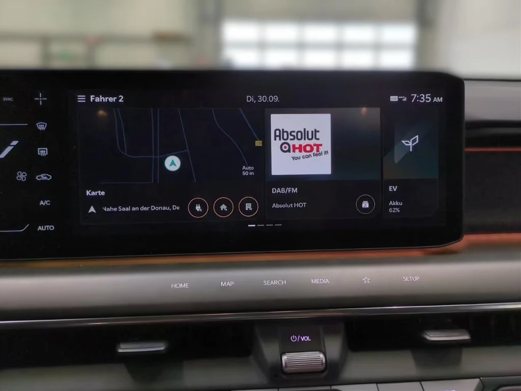 Kia EV9 COMFORT/385HP/7S/MASSAGE/AWD/360/AHK/HUD/MEMO/132q, снимка 9 - Автомобили и джипове - 54120295