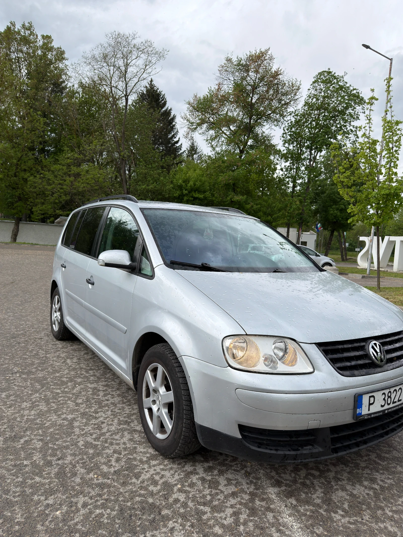 VW Touran 1.9, снимка 2 - Автомобили и джипове - 54519429