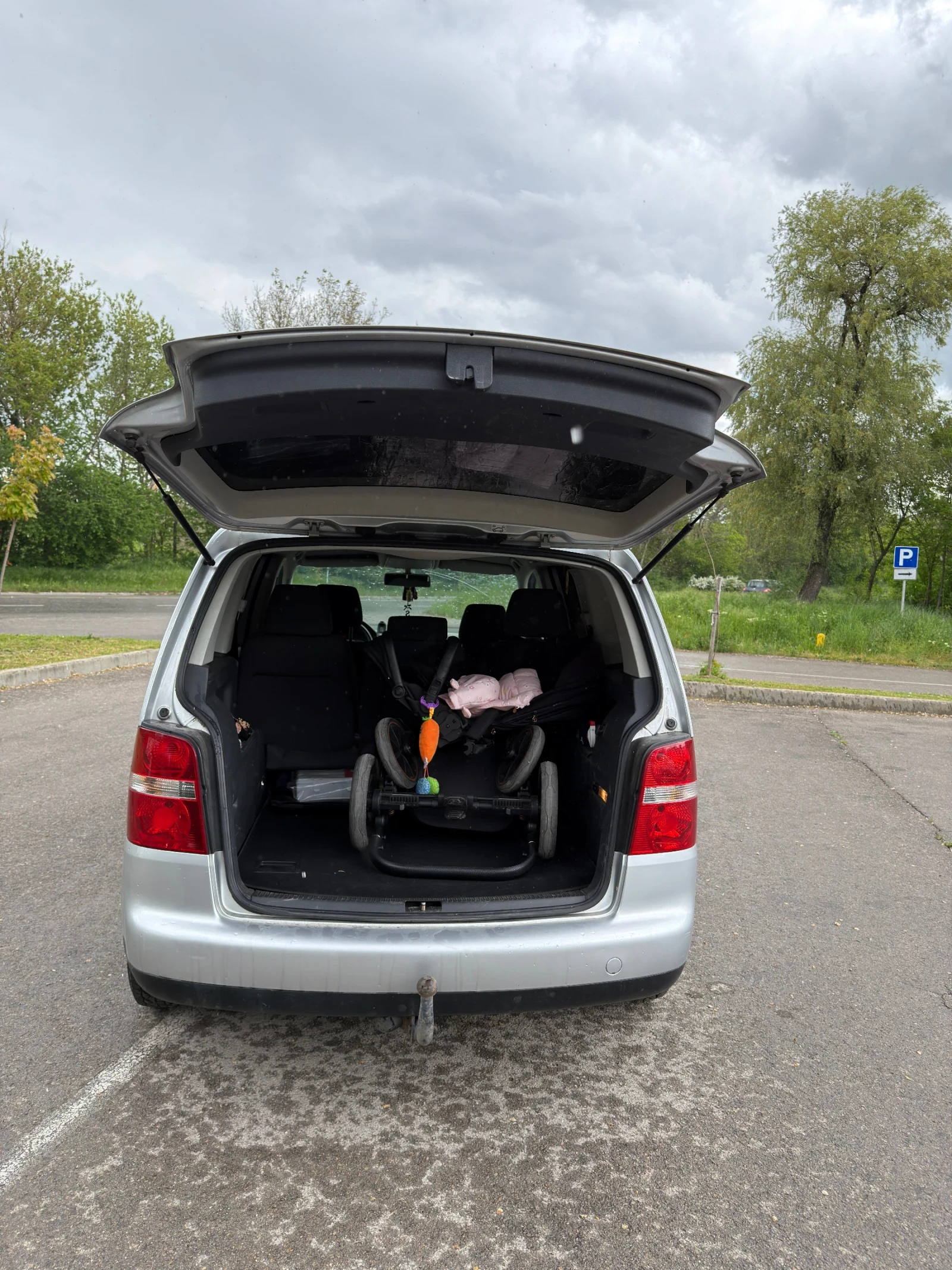 VW Touran 1.9, снимка 5 - Автомобили и джипове - 54519429