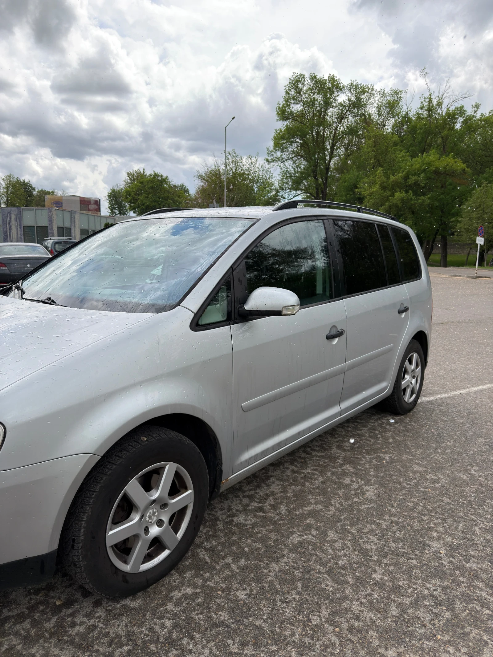 VW Touran 1.9, снимка 3 - Автомобили и джипове - 54519429