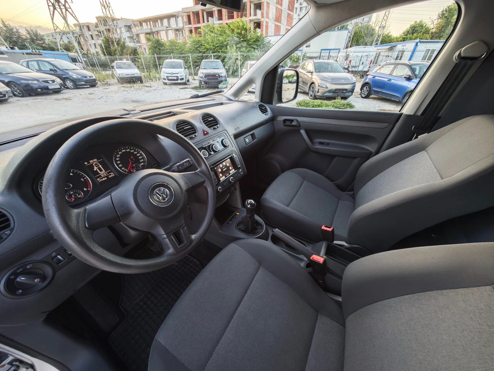 VW Caddy 1.6TDI , снимка 12 - Автомобили и джипове - 55648705
