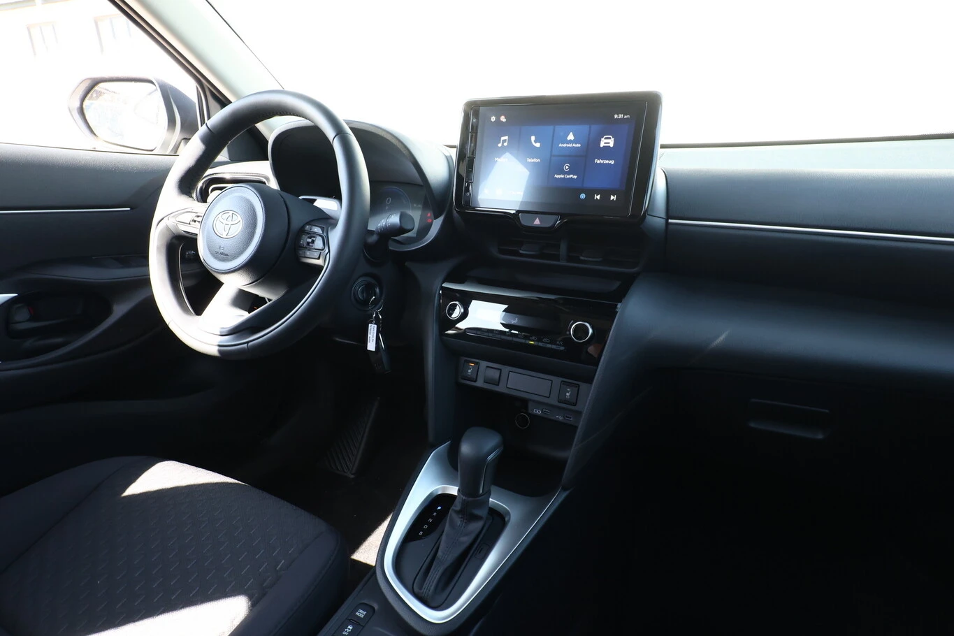 Toyota Yaris Cross, снимка 8 - Автомобили и джипове - 55655355