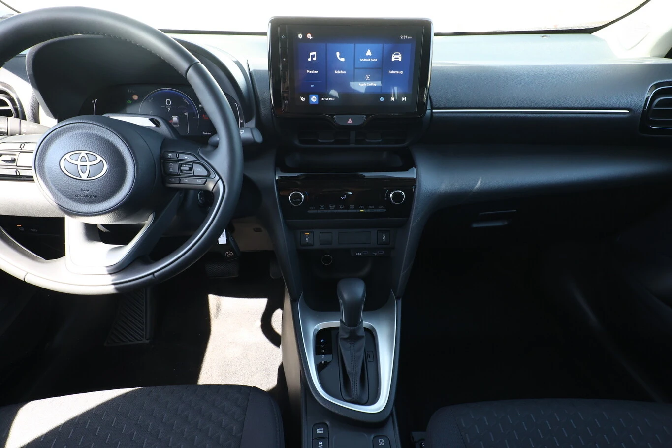 Toyota Yaris Cross, снимка 7 - Автомобили и джипове - 55655355