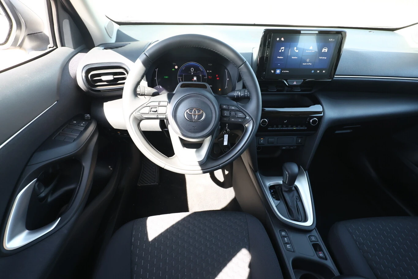 Toyota Yaris Cross, снимка 6 - Автомобили и джипове - 55655355