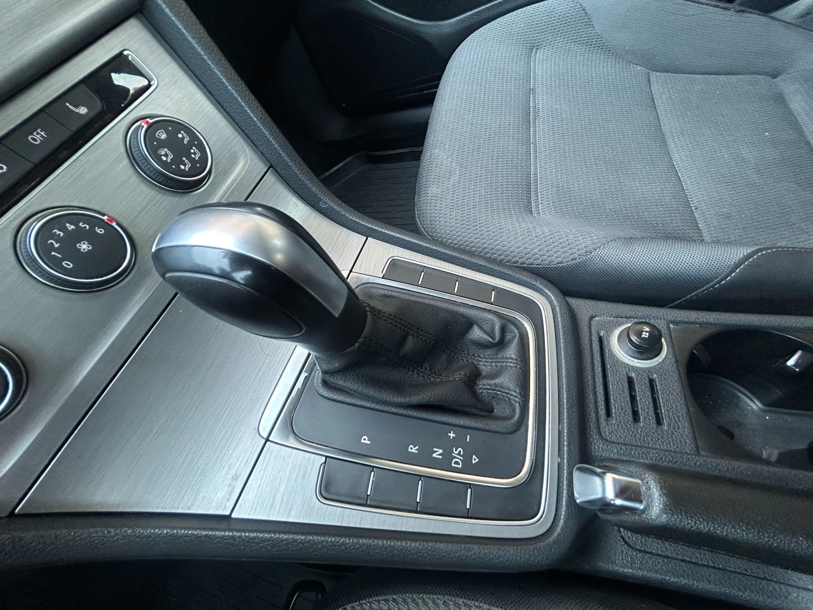 VW Golf 1.8TSI/Автоматик, снимка 16 - Автомобили и джипове - 55788384