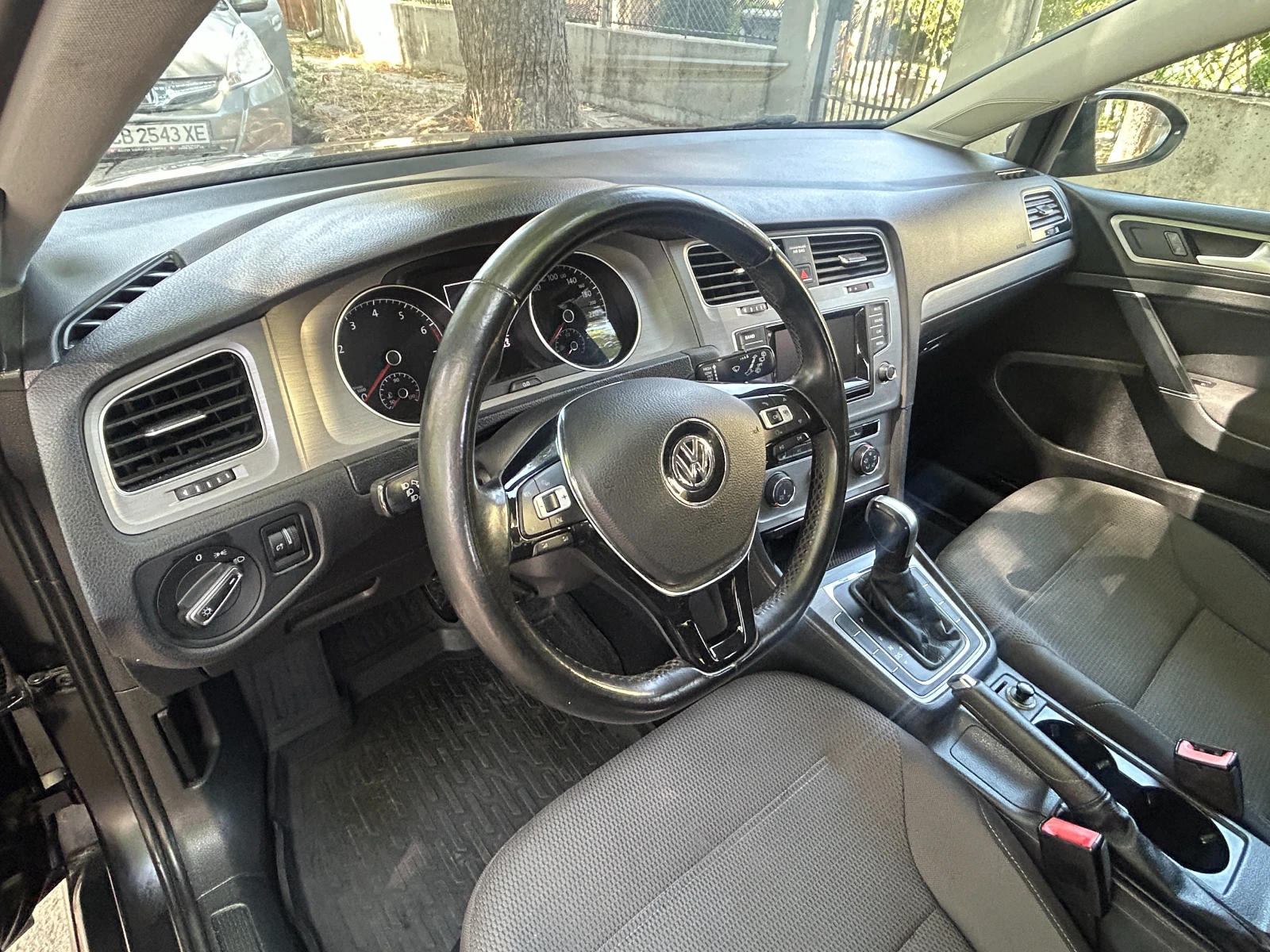 VW Golf 1.8TSI/Автоматик, снимка 13 - Автомобили и джипове - 55788384
