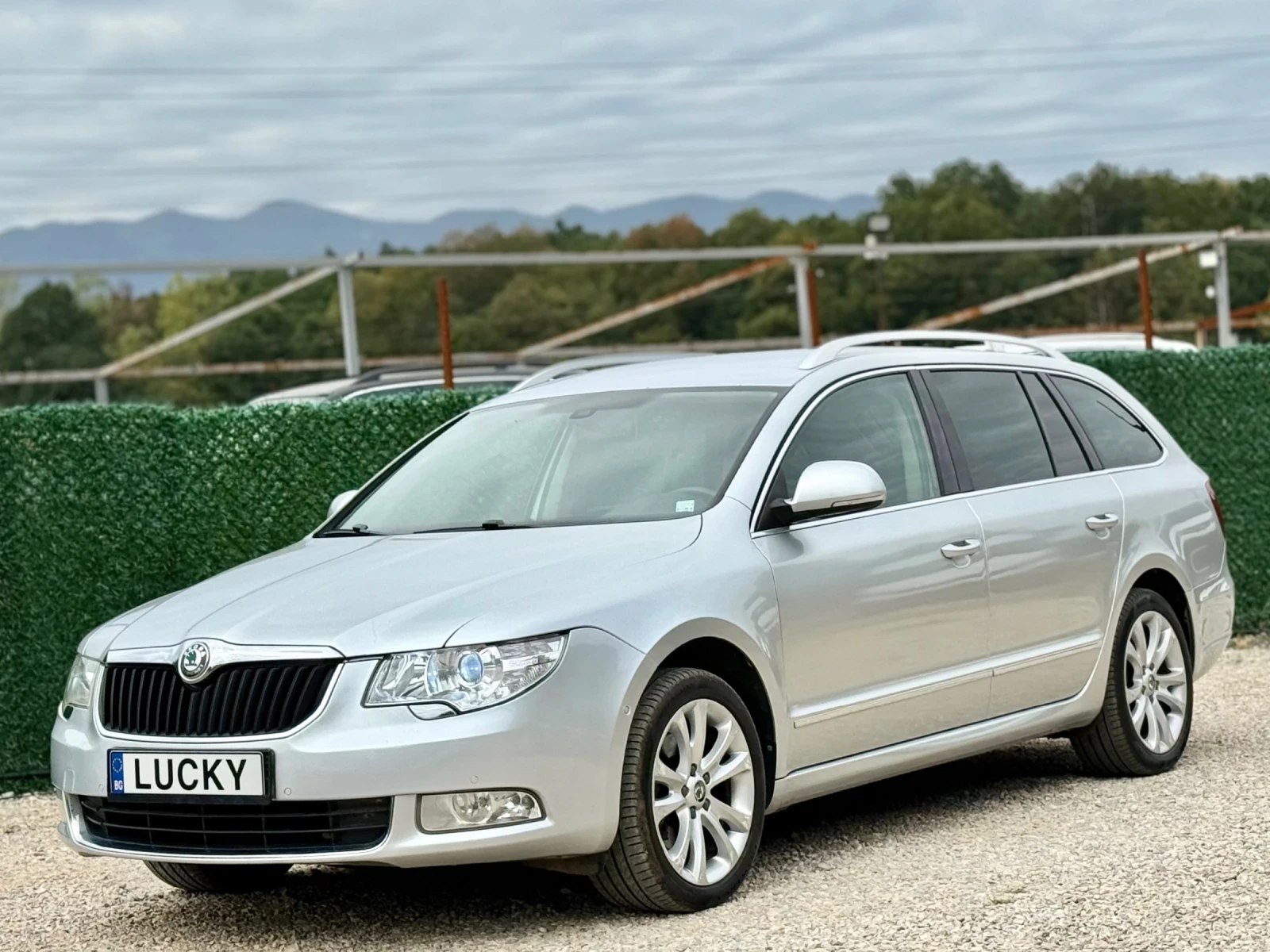 Skoda Superb 2.0TDi 170hp//DSG/NAVI/XENON, снимка 3 - Автомобили и джипове - 56091095