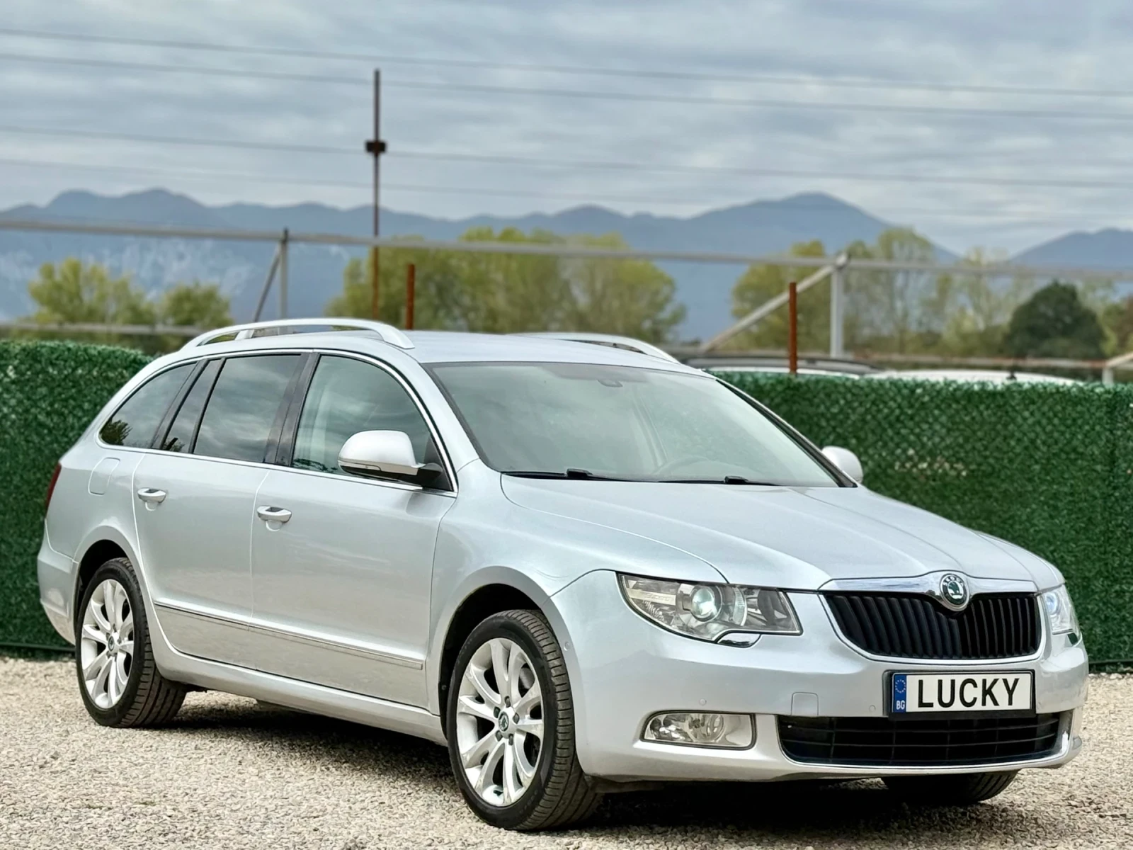 Skoda Superb 2.0TDi 170hp//DSG/NAVI/XENON