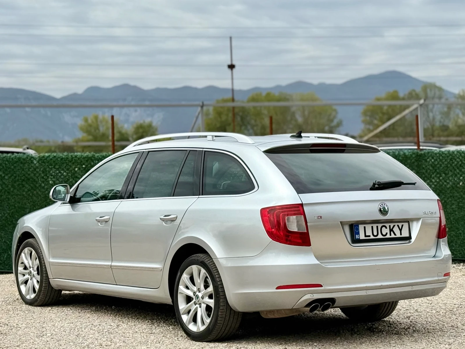 Skoda Superb 2.0TDi 170hp//DSG/NAVI/XENON, снимка 6 - Автомобили и джипове - 56091095