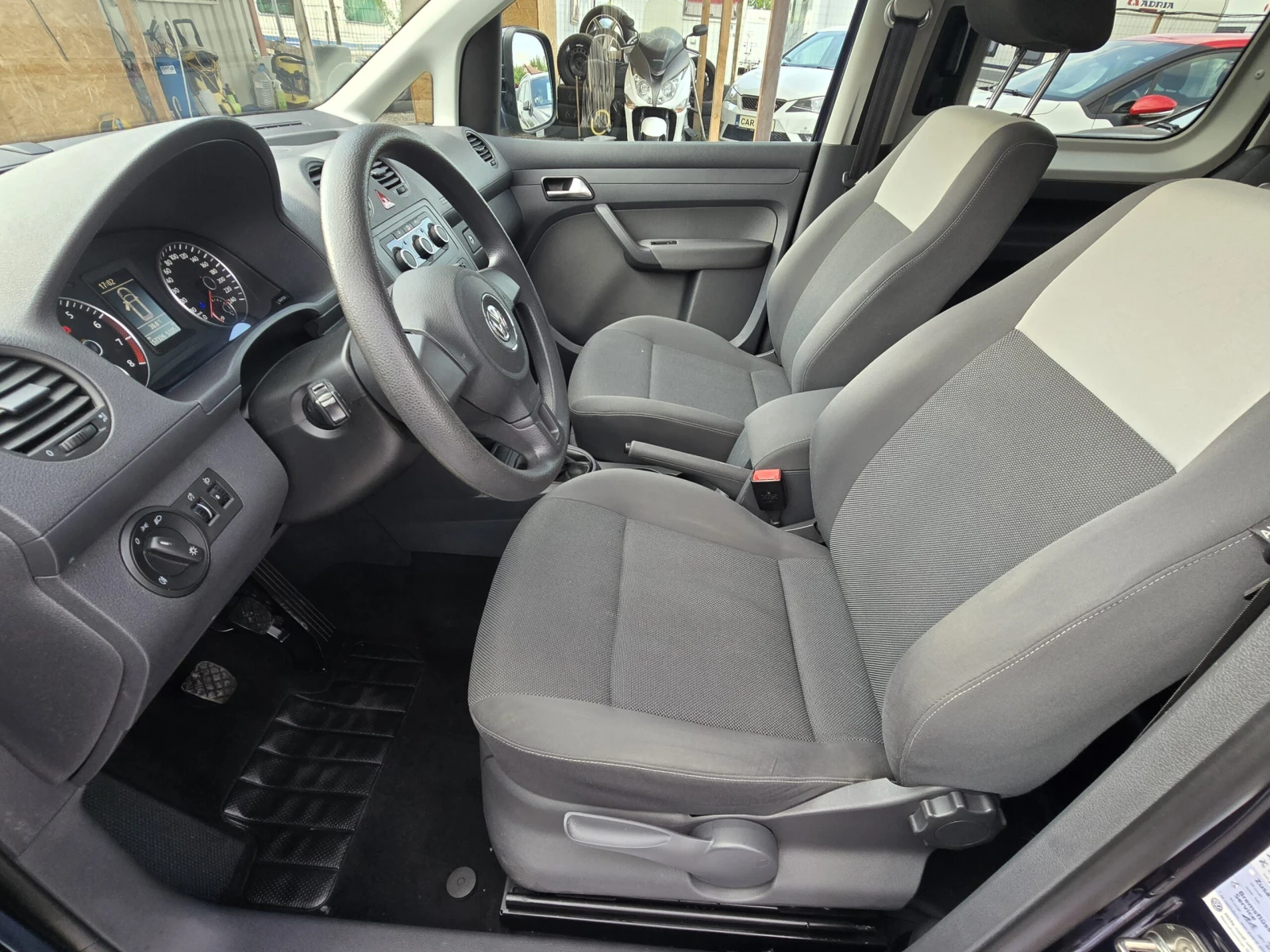 VW Caddy 2.0i/EcoFuel/Лизинг, снимка 11 - Автомобили и джипове - 56462867