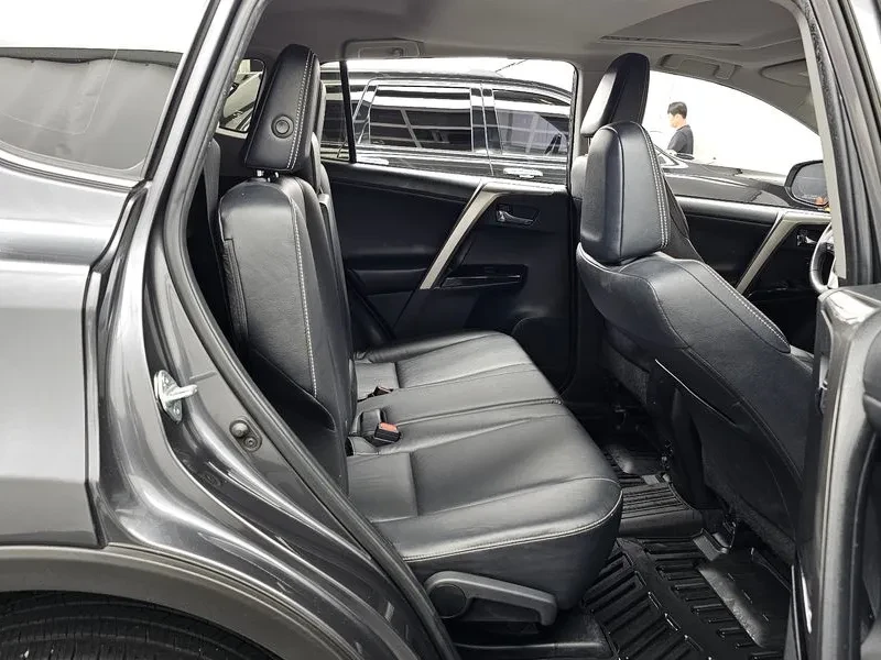 Toyota Rav4, снимка 12 - Автомобили и джипове - 55796221