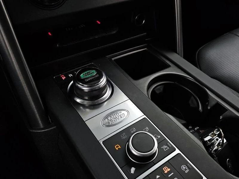Land Rover Discovery 3.0 Automatic, снимка 9 - Автомобили и джипове - 55846169