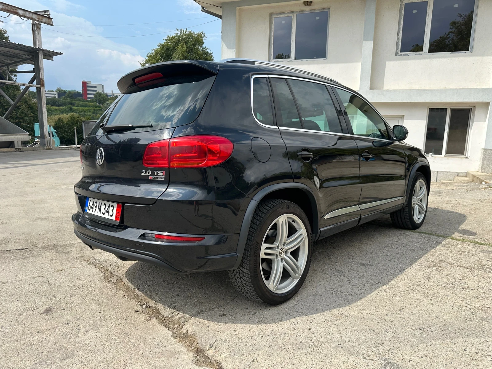 VW Tiguan 2.0 TSI R-line 120 000 км. Като нова! - изображение 5