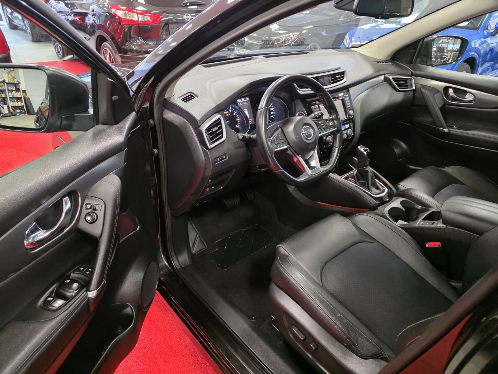 Nissan Qashqai 1.2 DIG-T | Automatic | Tekna , снимка 8 - Автомобили и джипове - 54045309