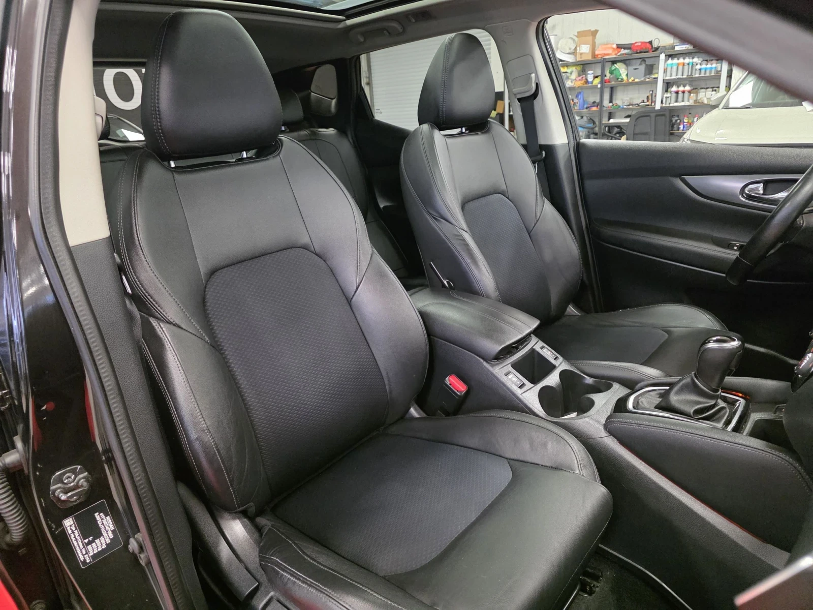 Nissan Qashqai 1.2 DIG-T | Automatic | Tekna , снимка 13 - Автомобили и джипове - 54045309