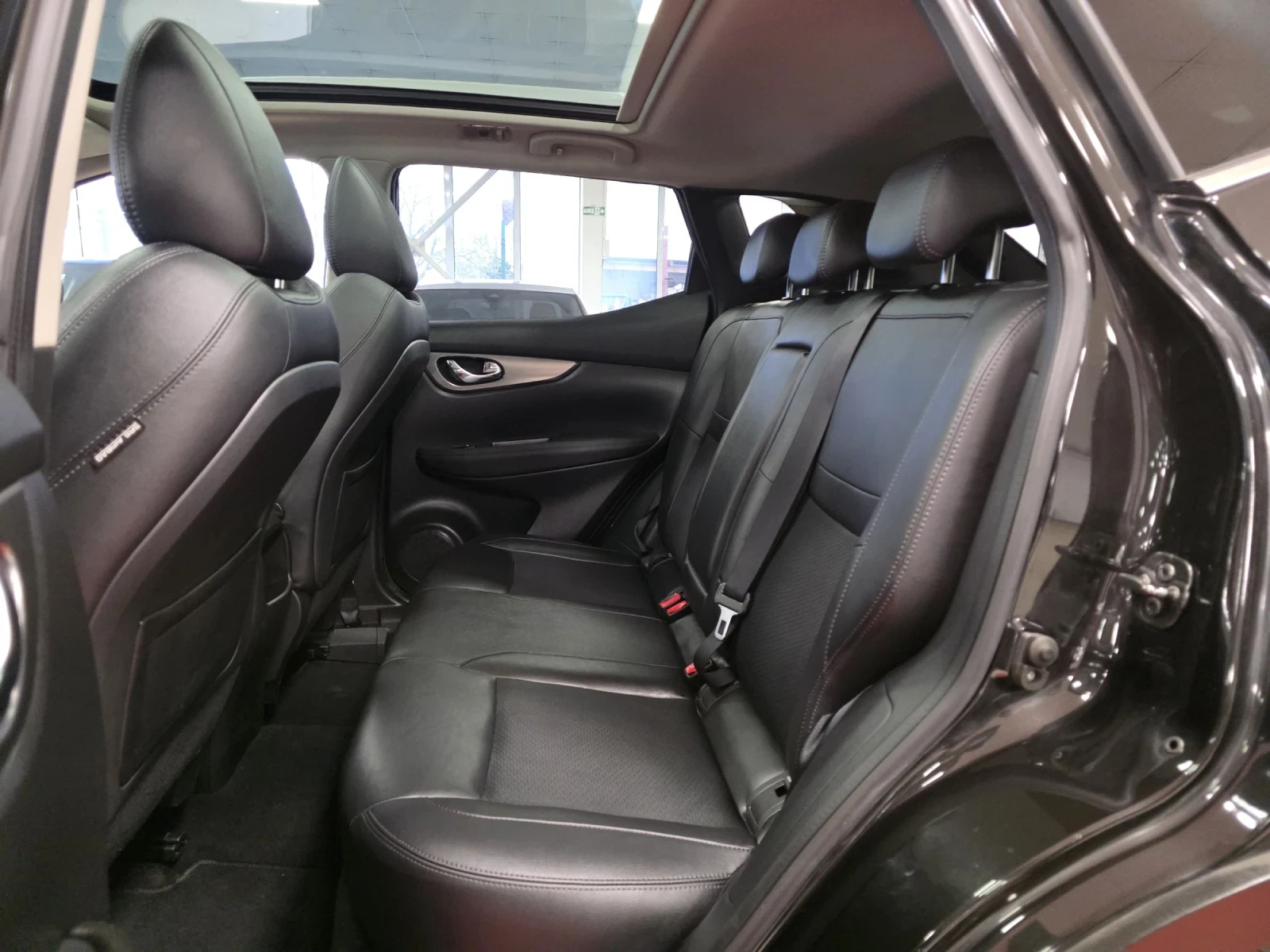 Nissan Qashqai 1.2 DIG-T | Automatic | Tekna , снимка 15 - Автомобили и джипове - 54045309