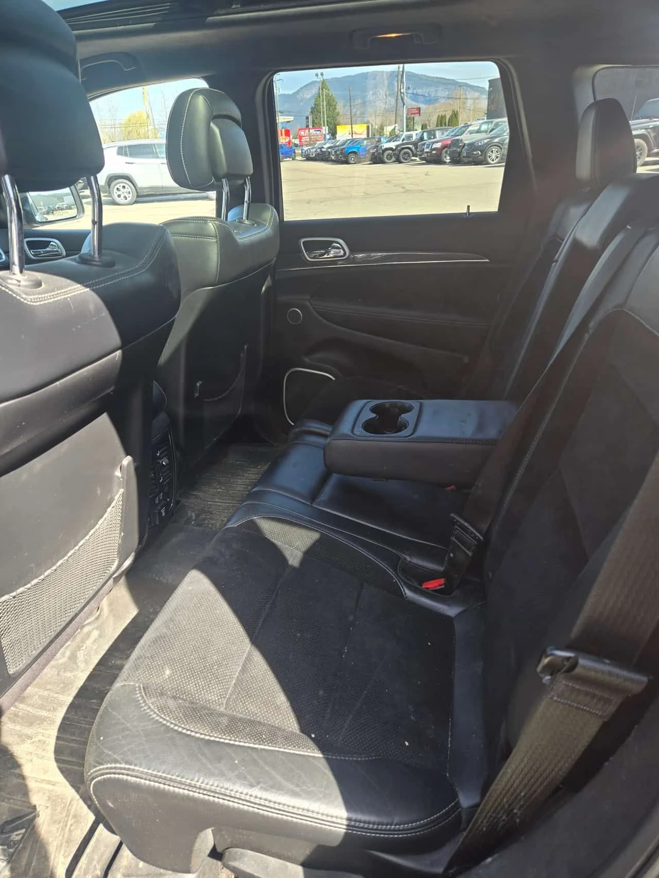 Jeep Grand cherokee SRT8 / CARFAX / 360 / DISTRONIC , снимка 9 - Автомобили и джипове - 54167555