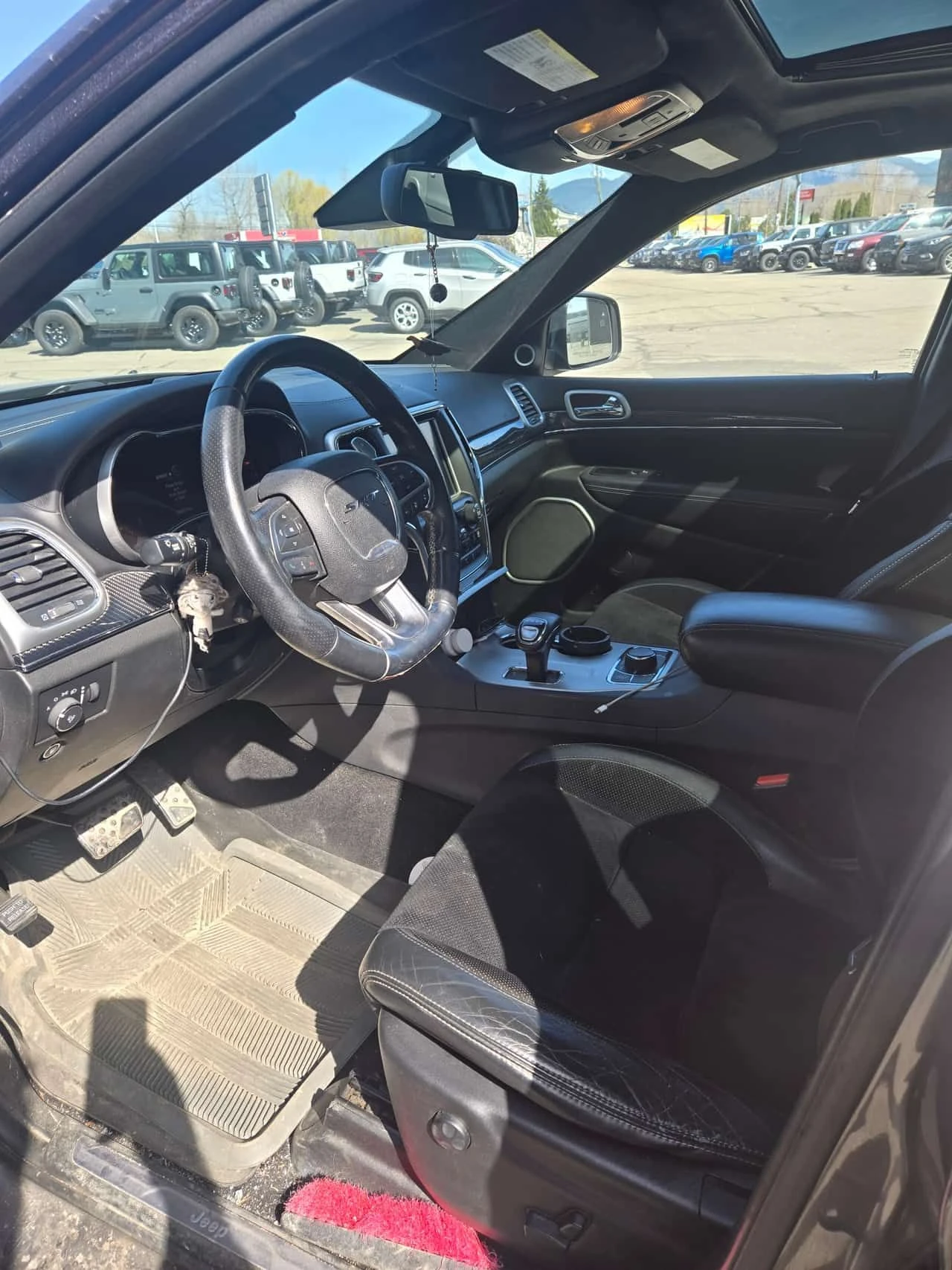 Jeep Grand cherokee SRT8 / CARFAX / 360 / DISTRONIC , снимка 5 - Автомобили и джипове - 54167555