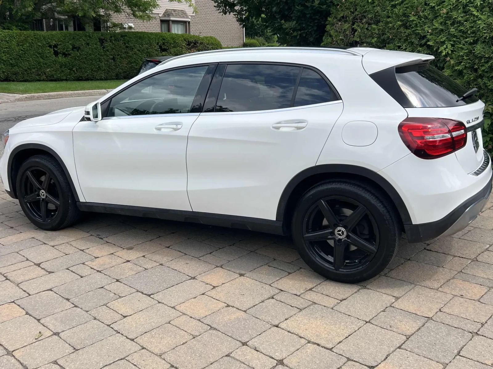 Mercedes-Benz GLA 250 ПАНОРАМА * ПОДГРЕВИ * CARFAX * АВТО КРЕДИТ * , снимка 3 - Автомобили и джипове - 55064379