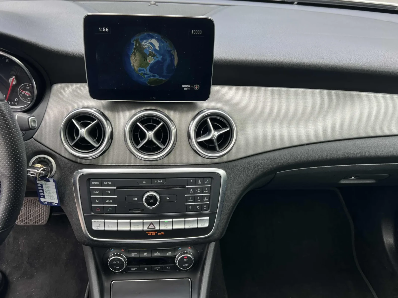 Mercedes-Benz GLA 250 ПАНОРАМА * ПОДГРЕВИ * CARFAX * АВТО КРЕДИТ * , снимка 12 - Автомобили и джипове - 55064379