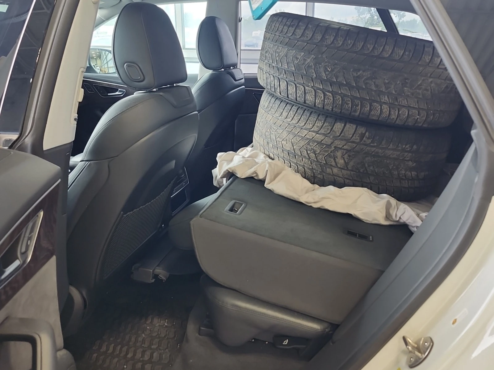 Audi Q8 * TECHNIK * CARFAX * 2 ЧИФТА ГУМИ * 2 КЛЮЧА, снимка 13 - Автомобили и джипове - 55799864