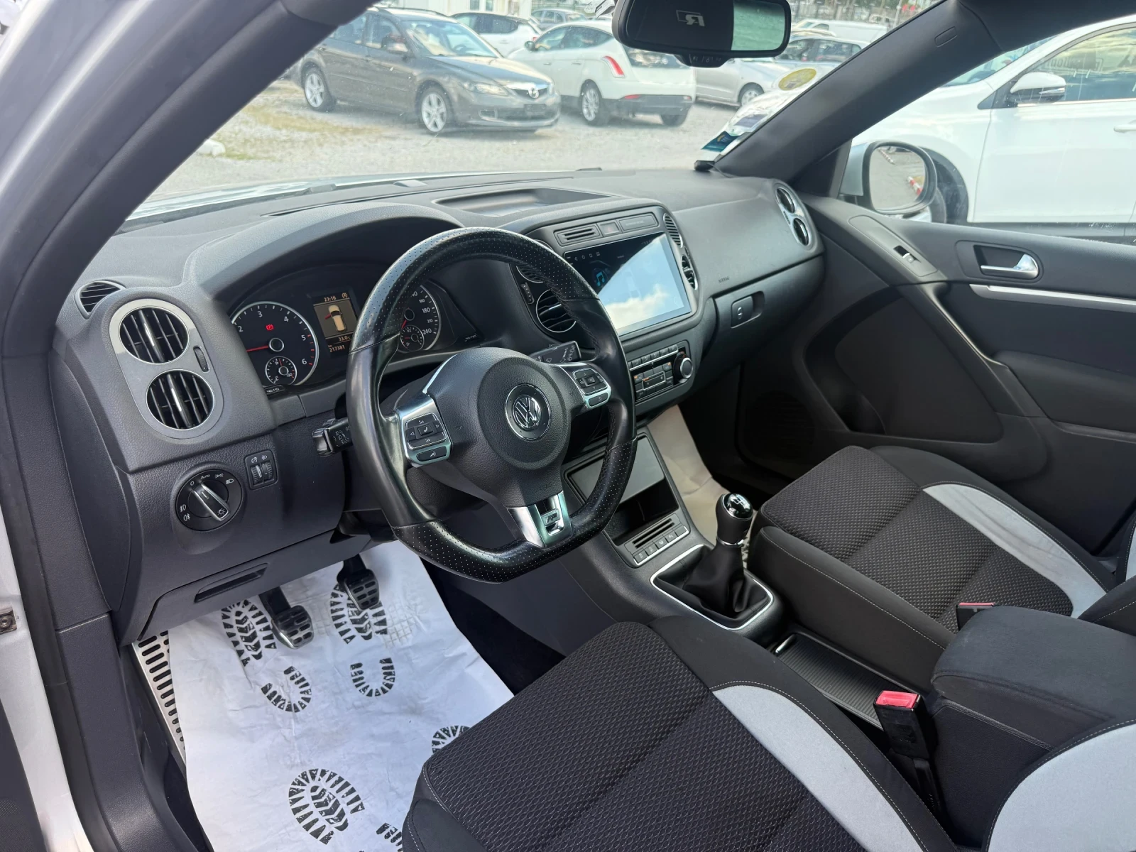 VW Tiguan R-LINE 2.0 TDI 140 кс., снимка 7 - Автомобили и джипове - 55920515