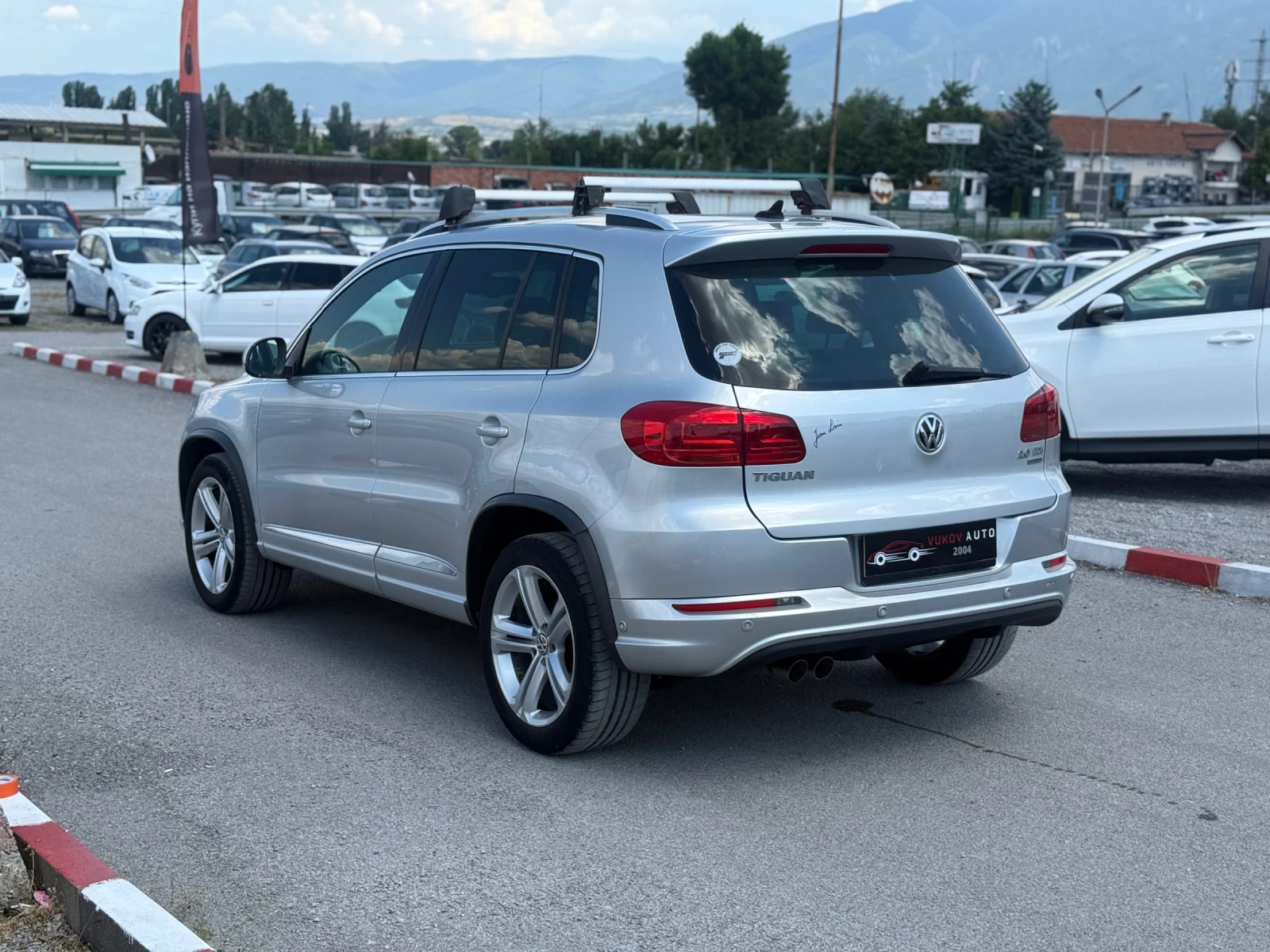 VW Tiguan R-LINE 2.0 TDI 140 кс., снимка 6 - Автомобили и джипове - 55920515