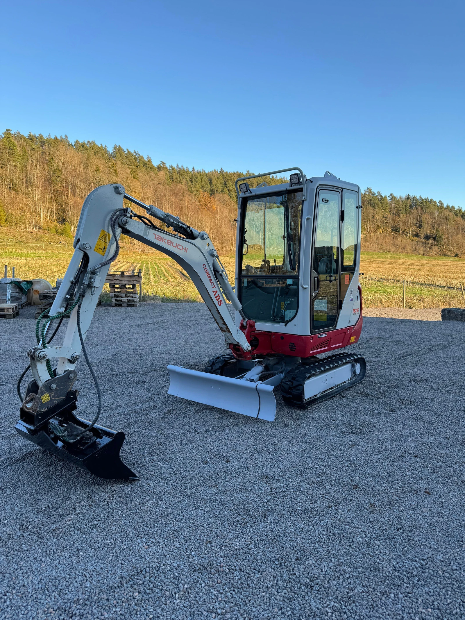 ����� Takeuchi TB216A | Mobile.bg � ����������� 1