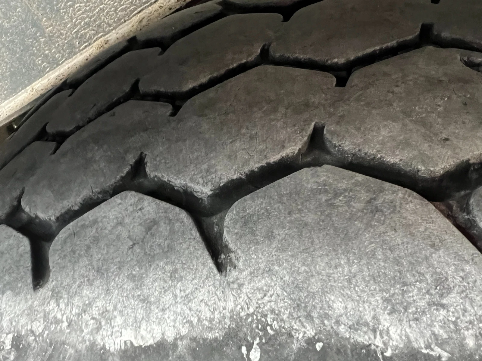 Полуремарке Schwarzmuller 6230кг, 28м3, ALCOA, боге, снимка 12 - Ремаркета - 53894747