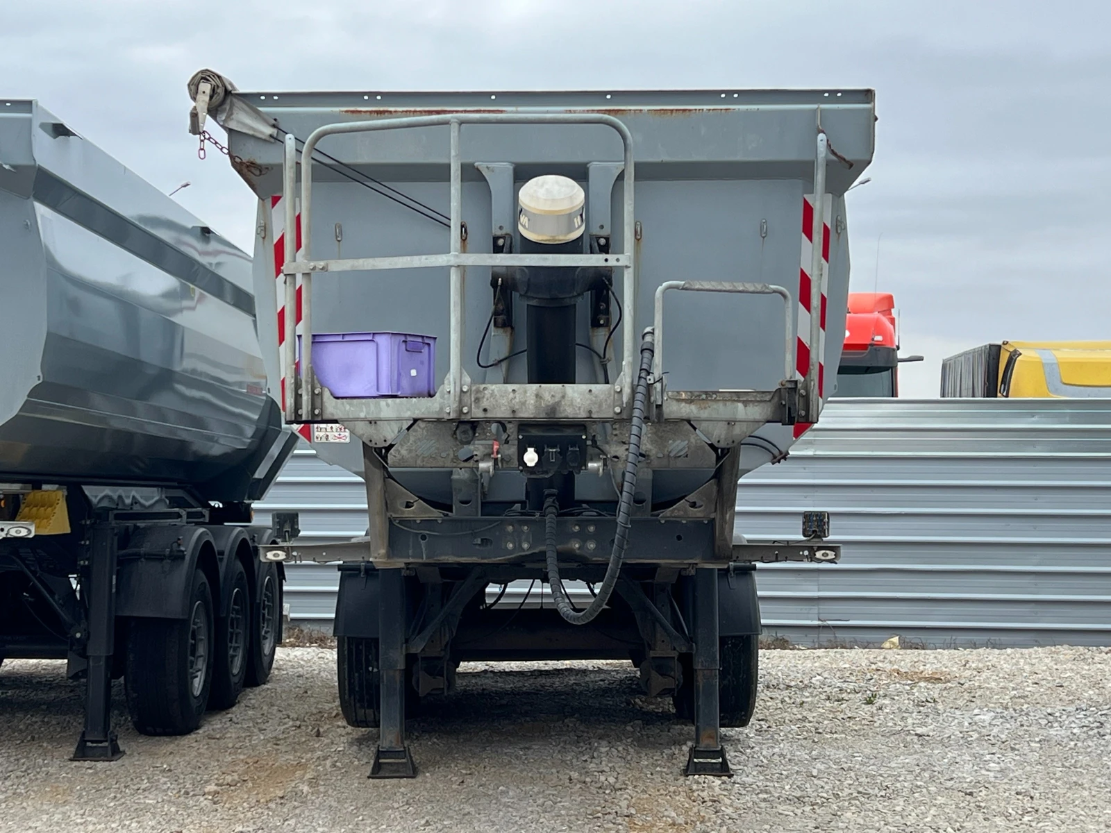 Полуремарке Schwarzmuller 6230кг, 28м3, ALCOA, боге, снимка 2 - Ремаркета - 53894747