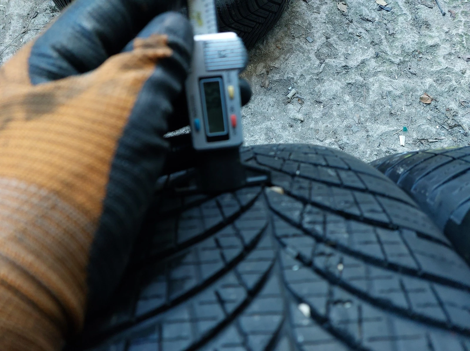 ���� 215/60R17 | Mobile.bg � ����������� 4