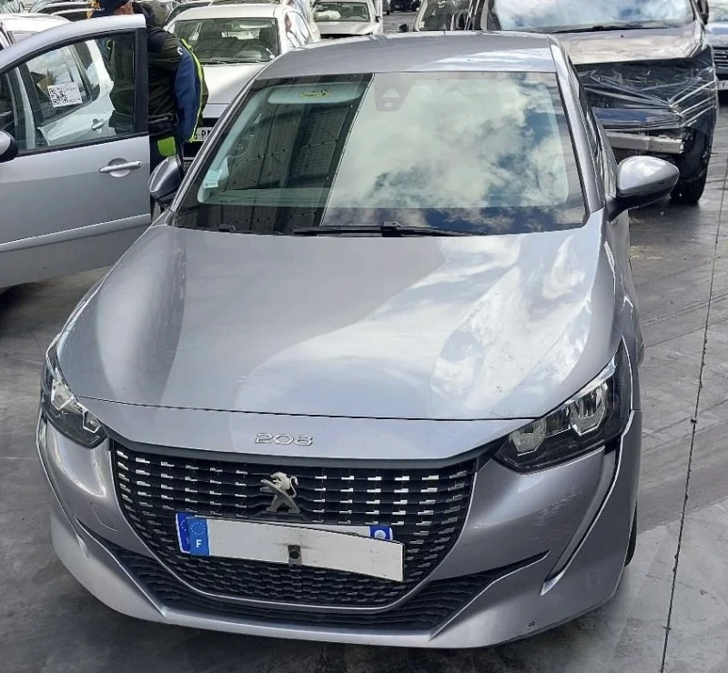 Peugeot 208 1.5 BlueHDI , снимка 2 - Автомобили и джипове - 48692009