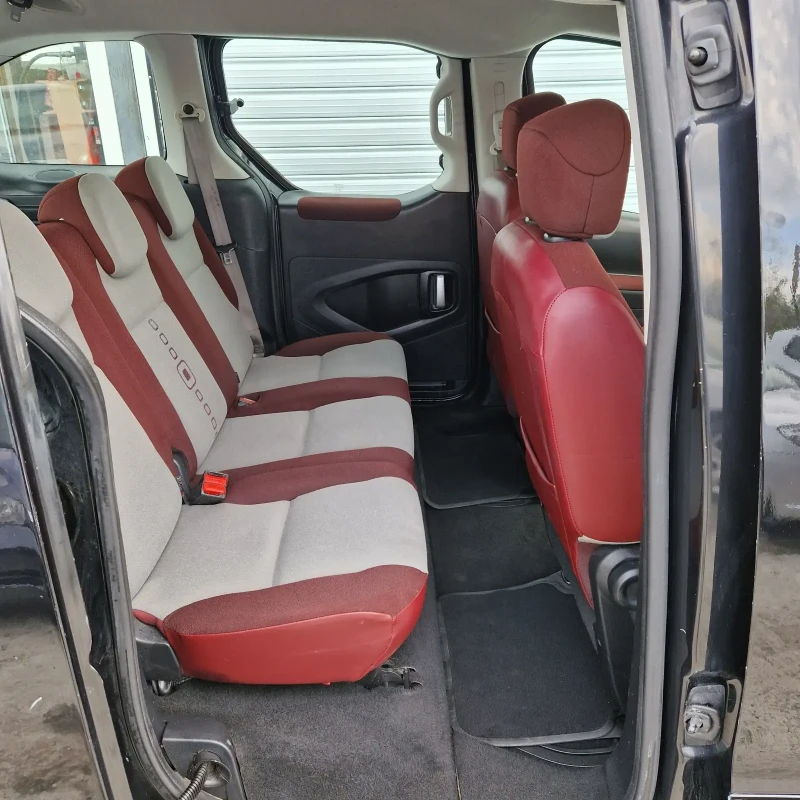 Citroen Berlingo 1.6HDI, снимка 11 - Автомобили и джипове - 49753325