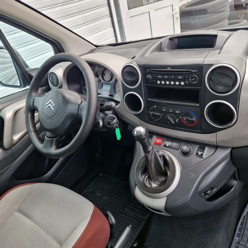 Citroen Berlingo 1.6HDI, снимка 10 - Автомобили и джипове - 49753325