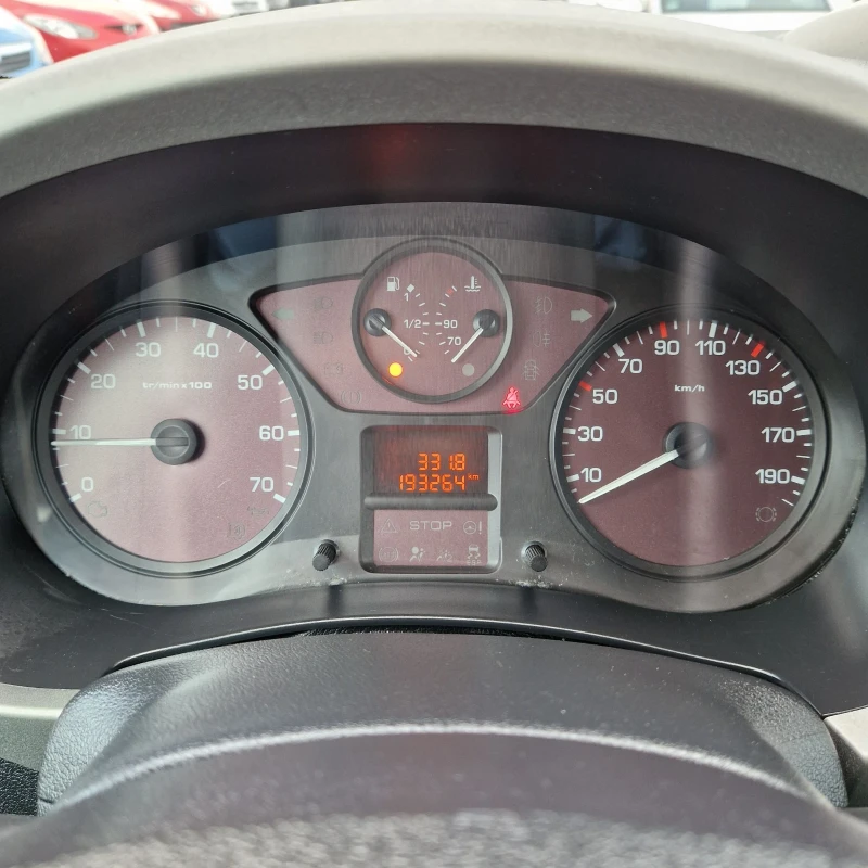 Citroen Berlingo 1.6HDI, снимка 8 - Автомобили и джипове - 49753325