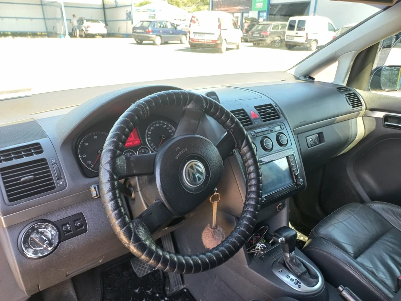 VW Touran 2.0, снимка 6 - Автомобили и джипове - 51449220