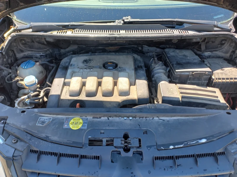 VW Touran 2.0, снимка 7 - Автомобили и джипове - 51449220