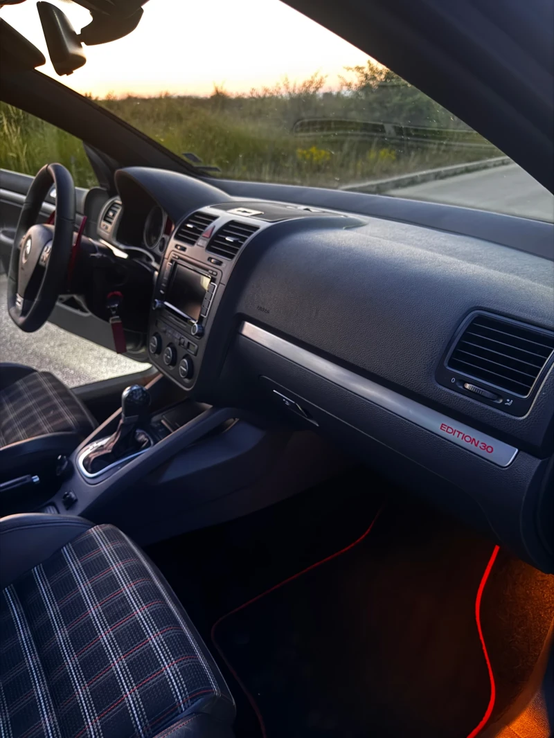 VW Golf Edition 30, снимка 15 - Автомобили и джипове - 52350280