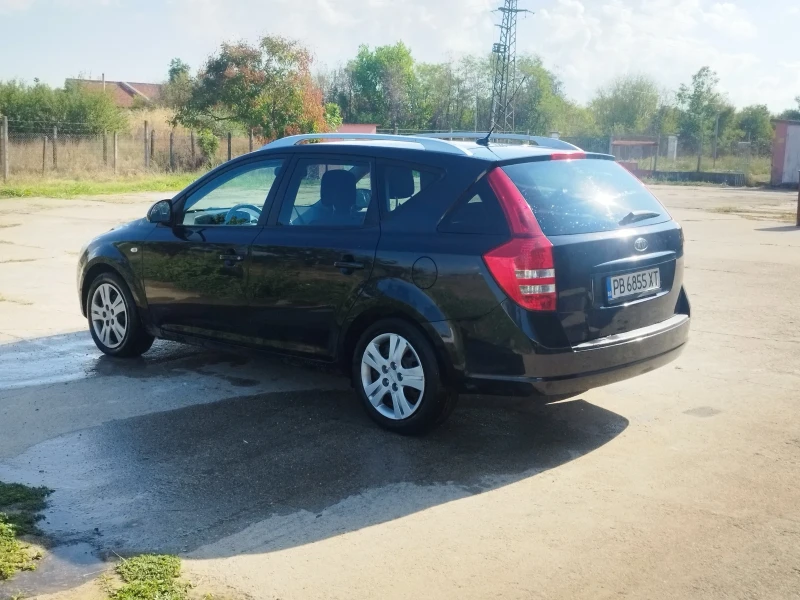 Kia Ceed 1.6 CRDI, снимка 9 - Автомобили и джипове - 52571443