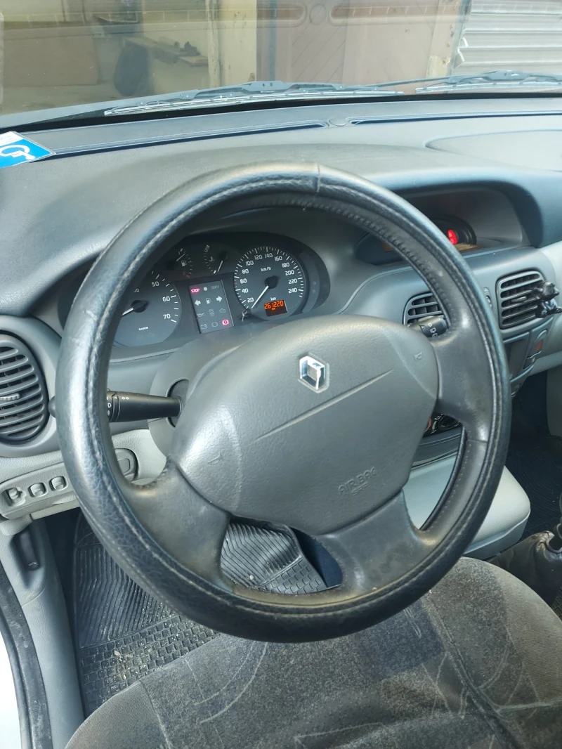 Renault Scenic, снимка 8 - Автомобили и джипове - 52900275