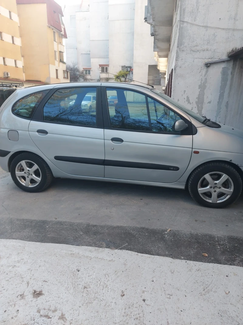 Renault Scenic, снимка 3 - Автомобили и джипове - 52900275