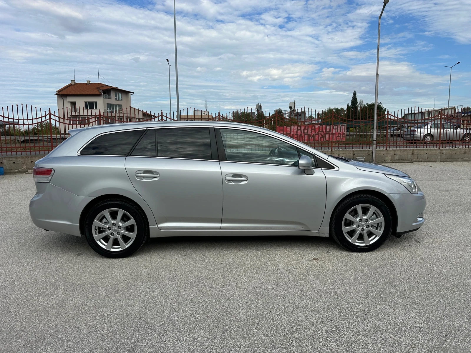 Toyota Avensis 2.2D4d/150кс/KEYLEs GO/EXECUTiVE/Навигация/Подгрев - изображение 7