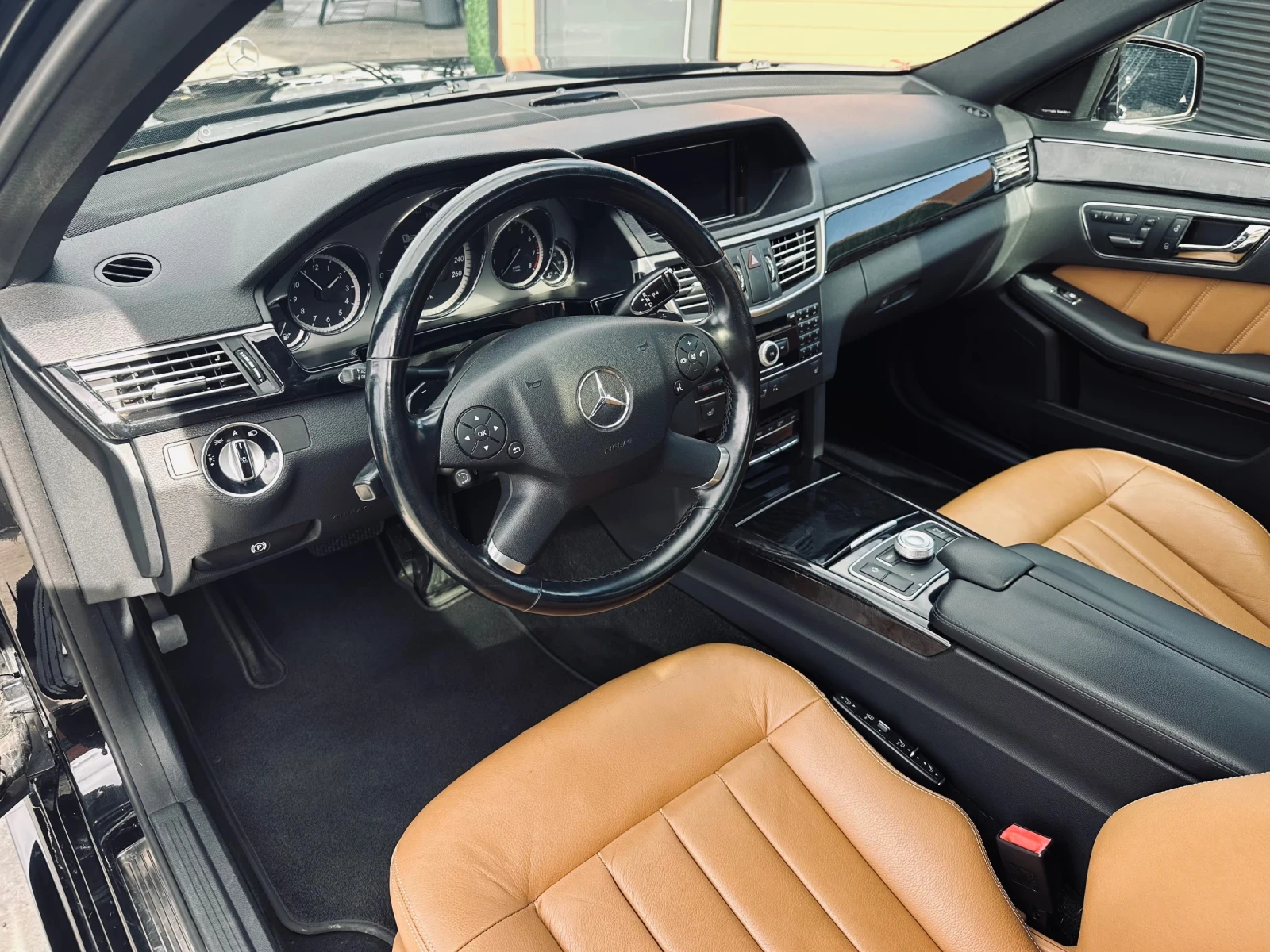 Mercedes-Benz E 500 AMG-пакет/4-matik/Distronic/Панорама/Камера - изображение 10