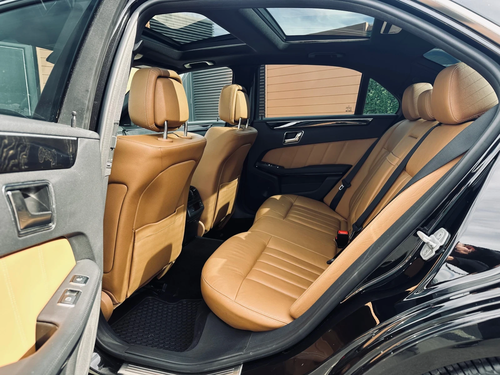 Mercedes-Benz E 500 AMG-пакет/4-matik/Distronic/Панорама/Камера | Mobile.bg — изображение 11