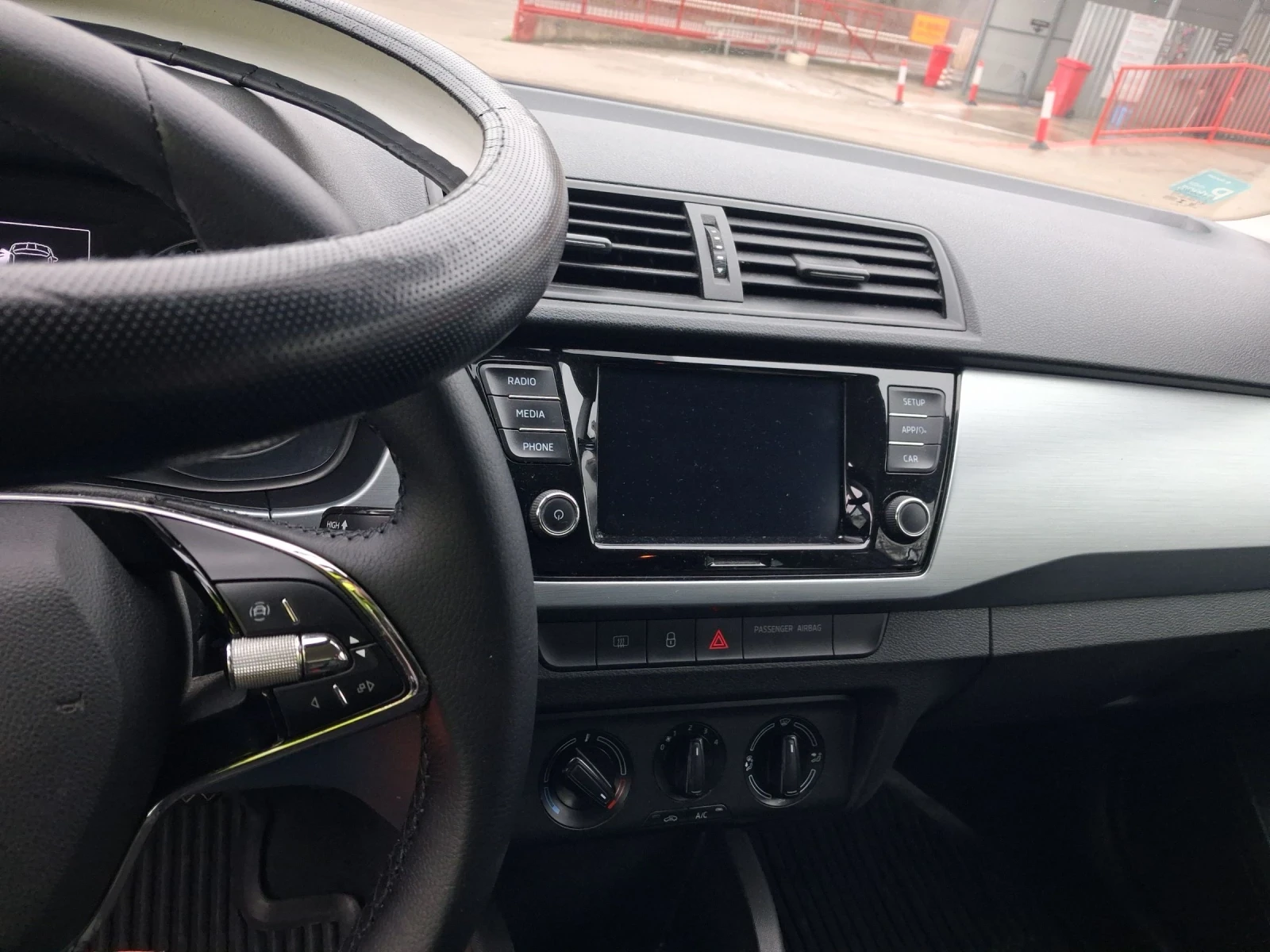 Skoda Fabia Като нов без следи на употреба  - изображение 8