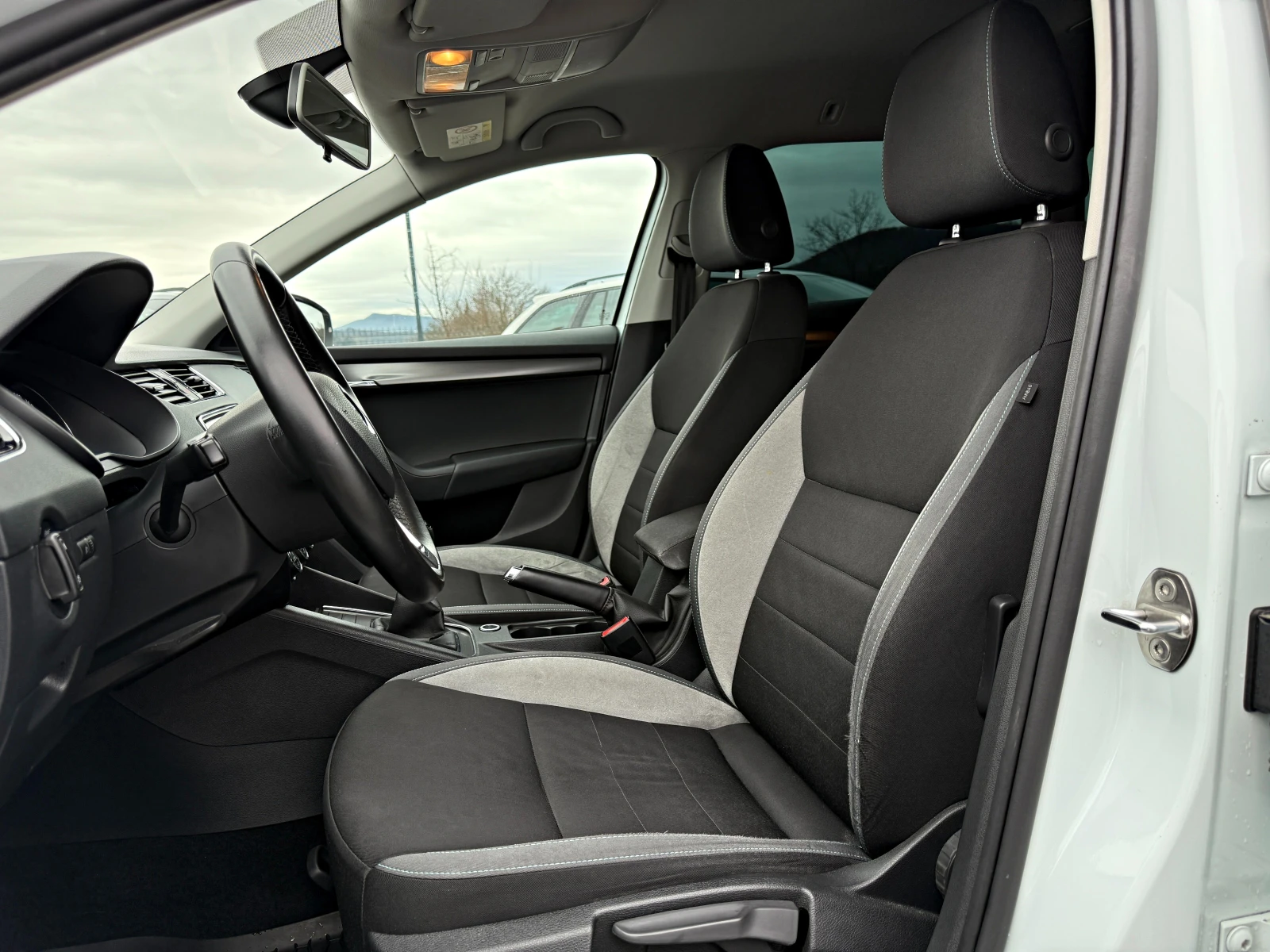 Skoda Octavia НАПЪЛНО ОБСЛУЖЕН * * * JOY* * * 110кс ПОДГРЕВ НАВИ - изображение 9