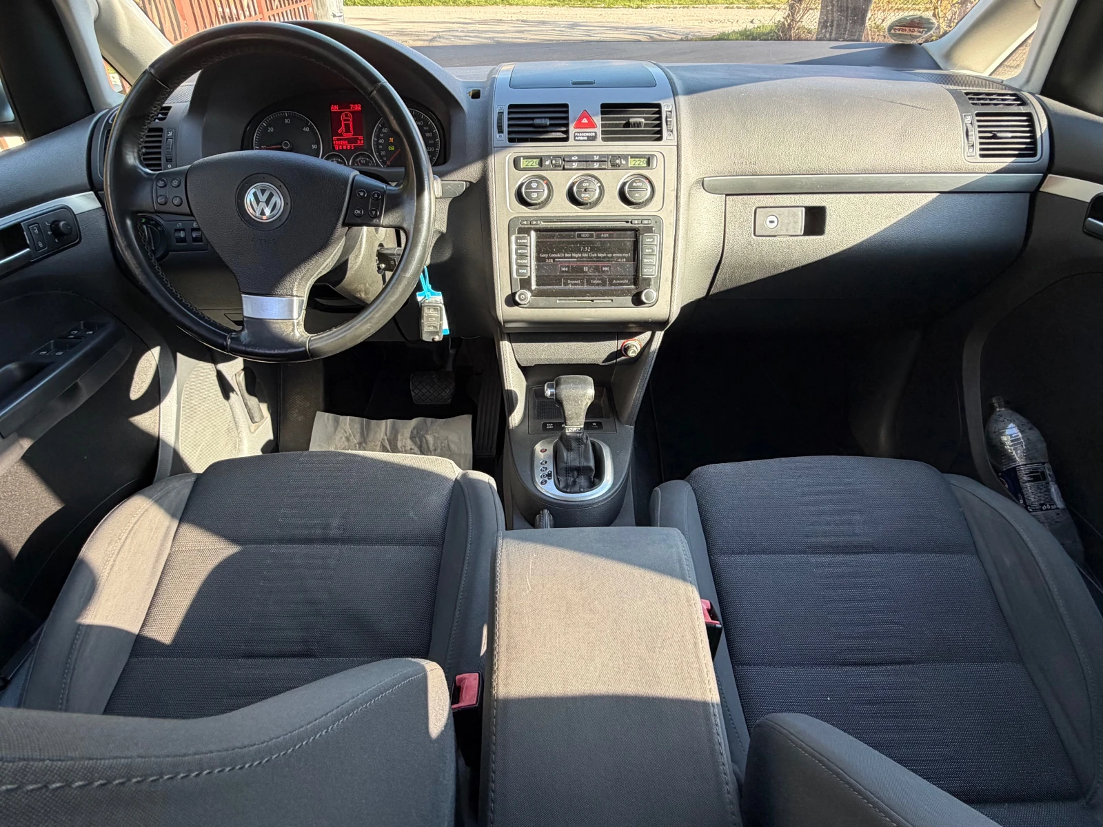 VW Touran АВТОМАТИК РЕАЛ КМ, снимка 6 - Автомобили и джипове - 54081178
